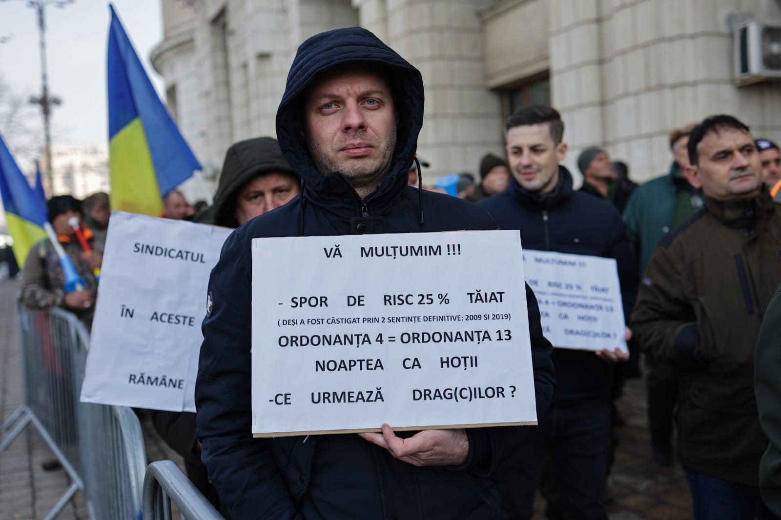 Protest al silvicultorilor în fața Ministerului Mediului, după ce Guvernul le-a redus salariile cu 25%