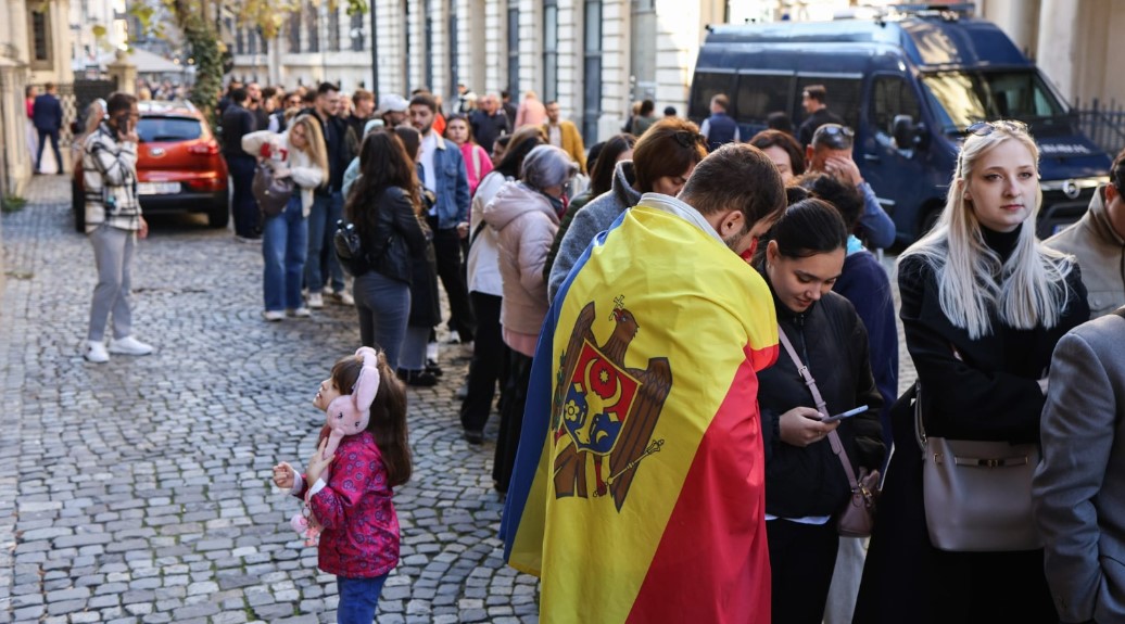 LIVETEXT Alegeri prezidențiale și referendum în Republica Moldova. Rezultate finale: contre între Maia Sandu și Kremlin