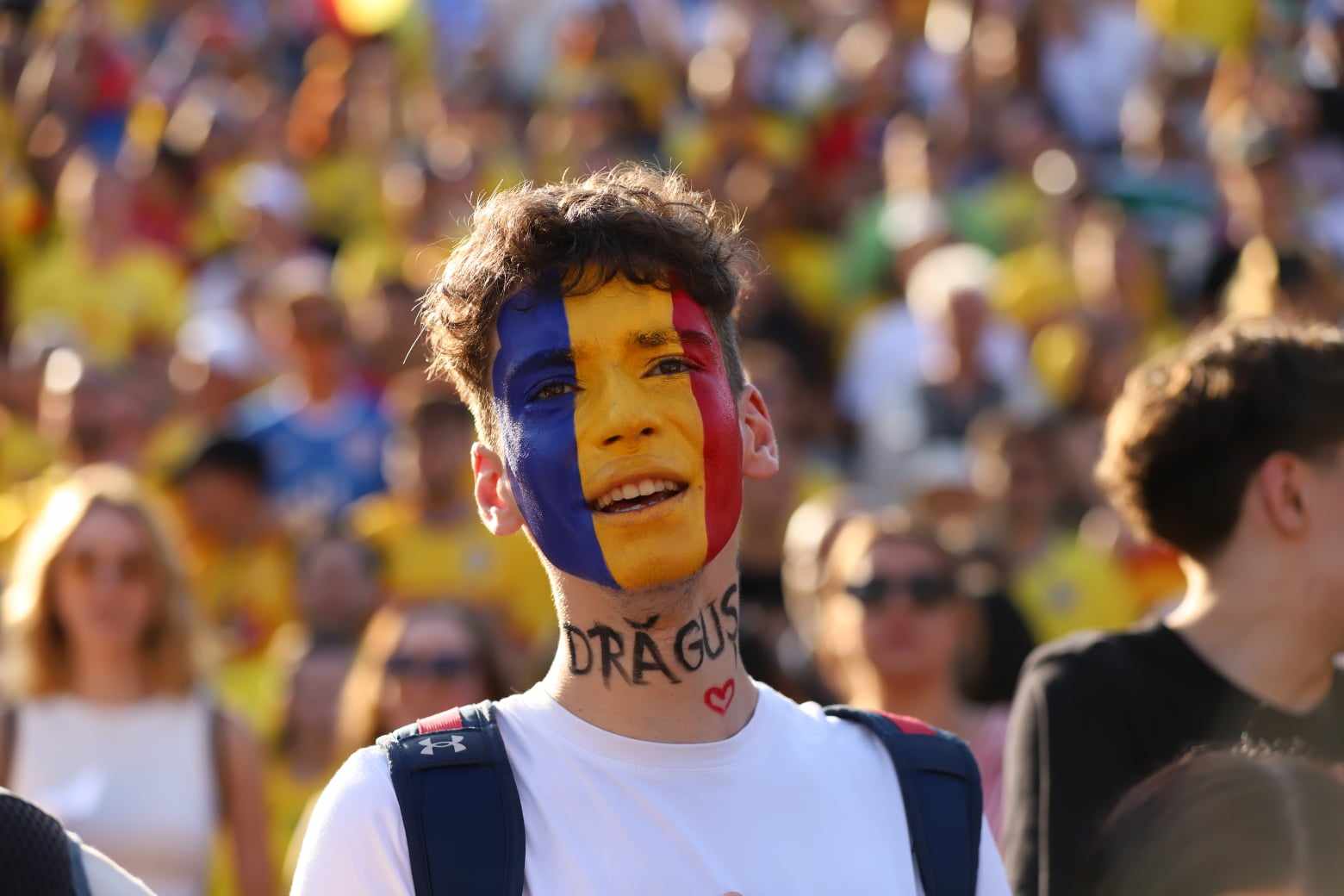Sărbătoare și la București! Atmosferă incendiară în Piața Universității după ce tricolorii s-au calificat în optimi la Euro 2024