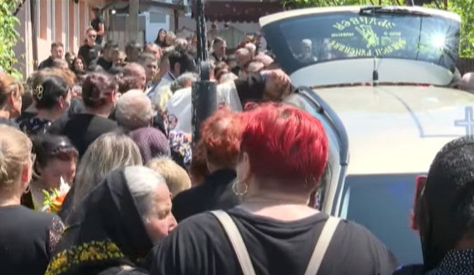 Sora Teodorei Marcu rupe tăcerea după ce nu a fost la înmormântare. „Plecarea ta mi-a sfâșiat sufletul”. De ce Adina a lipsit de la funeralii