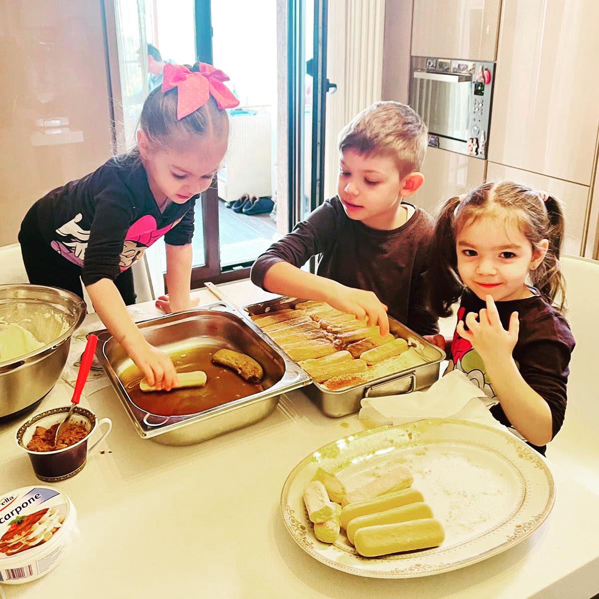 Imagini din casa în care Valentina Pelinel locuiește cu Cristi Borcea. Livingul vilei este spectaculos