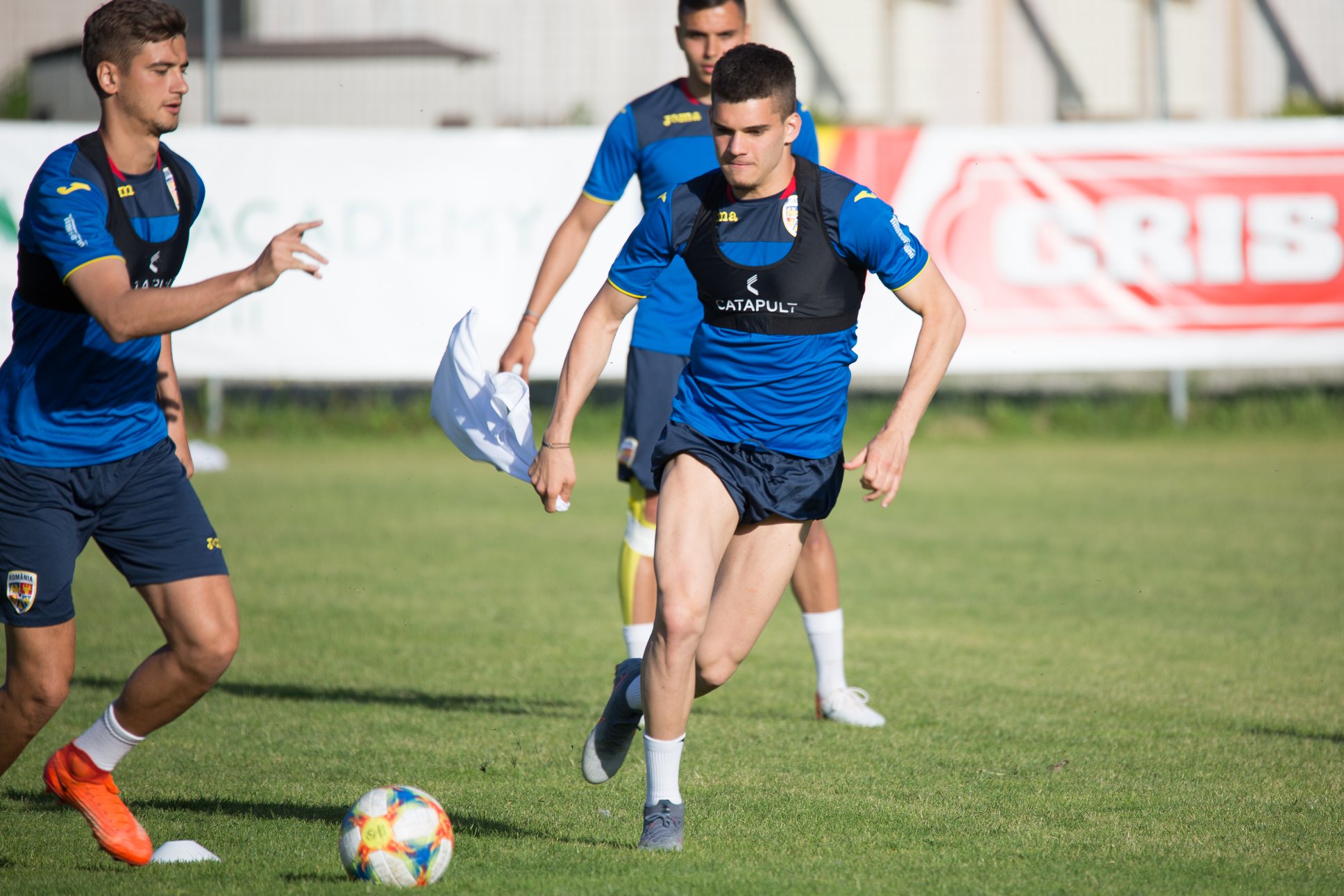 Mâine începe Euro 2019 de tineret. Puștii lui Rădoi sunt puși pe fapte mari: ”Putem juca finala”