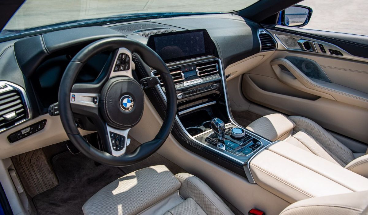 ANABI scoate la licitație un BMW M850i confiscat, pe care nimeni nu vrea să îl cumpere și i-a redus prețul cu 50%