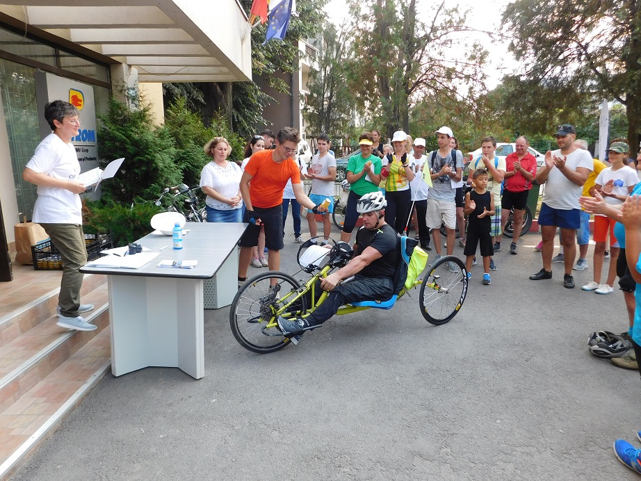 Cicloturism la Potlogi. 90 de bicicliști au parcurs traseul Bolintin Vale - Potlogi, 65 de kilometri / GALERIE FOTO