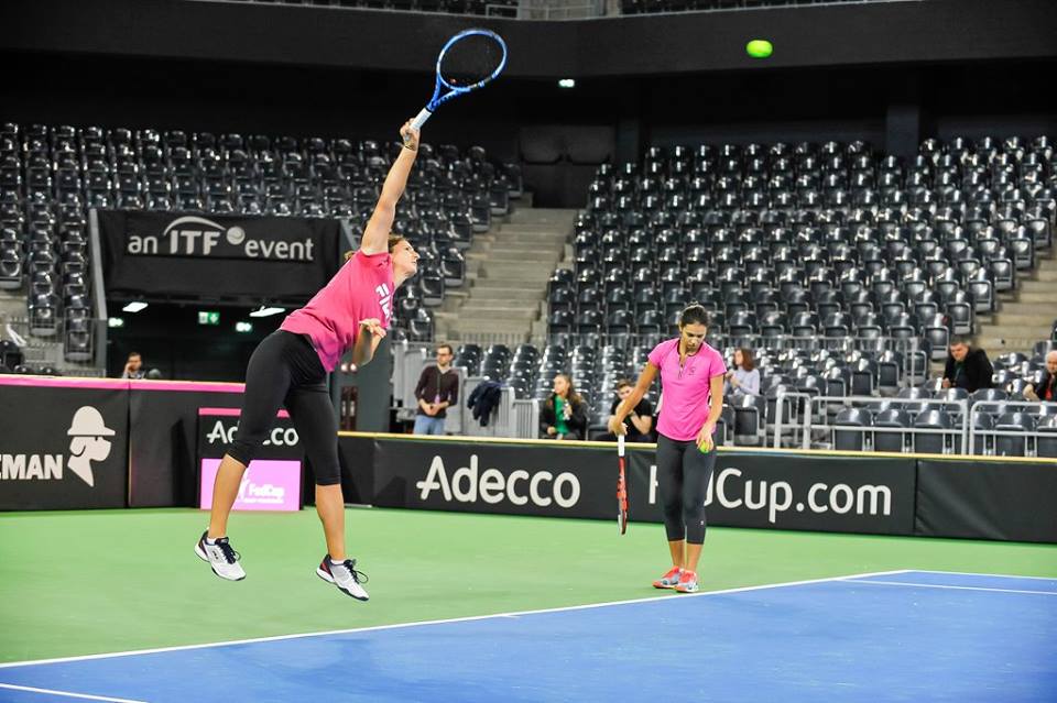 Dan Petrescu le-a încurajat pe componentele echipei României de Fed Cup | GALERIE FOTO