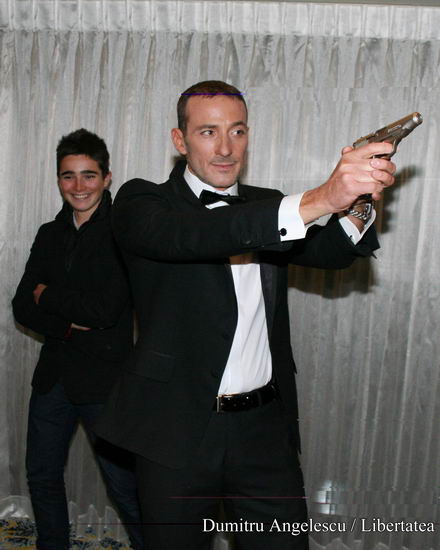 Galerie foto/ Radu Mazăre, cel mai excentric politician. A fost ba salvamar, ba faraon, James Bond sau Che Guevara!