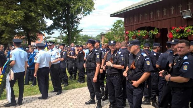 FOTO&VIDEO/ Polițistul omorât în Gara Burdujeni, condus pe ultimul drum