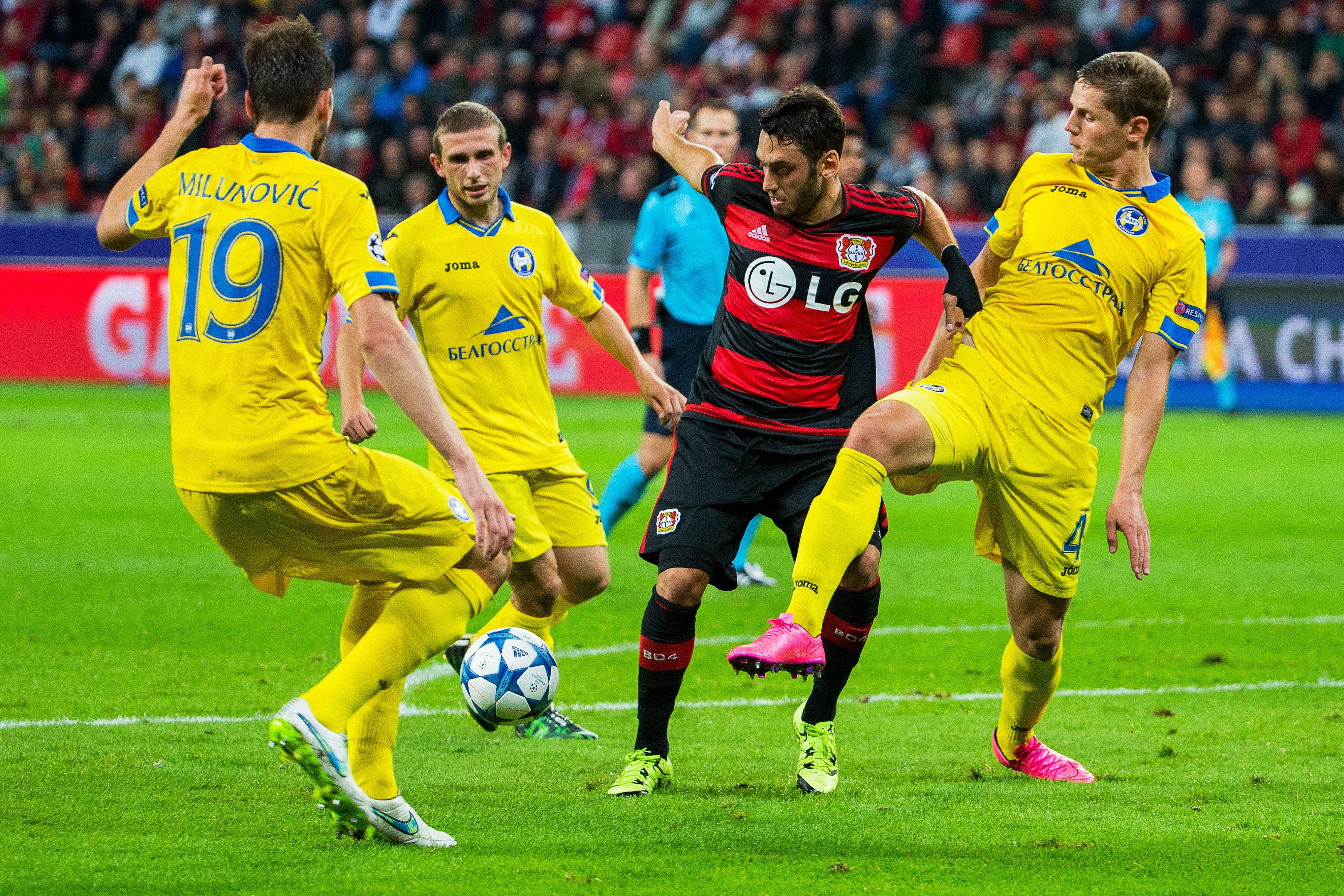 LIGA CAMPIONILOR, TOATE REZULTATELE (etapa I): Arbitrul Ovidiu Haţegan l-a eliminat pe Olivier Giroud și l-a enervat pe Arsene Wenger. Arsenal a pierdut la Zagreb, iar Wenger a devenit primul manager din Anglia care a suferit 50 de înfrângeri în UCL / GALERIE FOTO & VIDEO