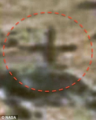 Vânătorii de OZN-uri au descoperit o cruce pe Marte | GALERIE FOTO