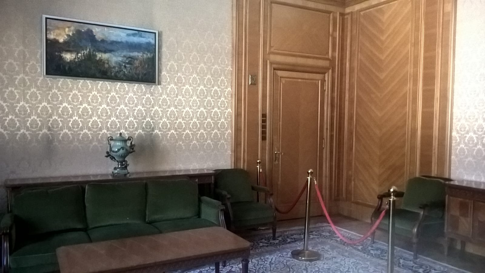 VIDEO REPORTAJ/ Cum se bucurau Ceaușeștii de clădirile luxoase confiscate de la "dușmanii poporului”: la munte cu suita și primiri pe covor roșu