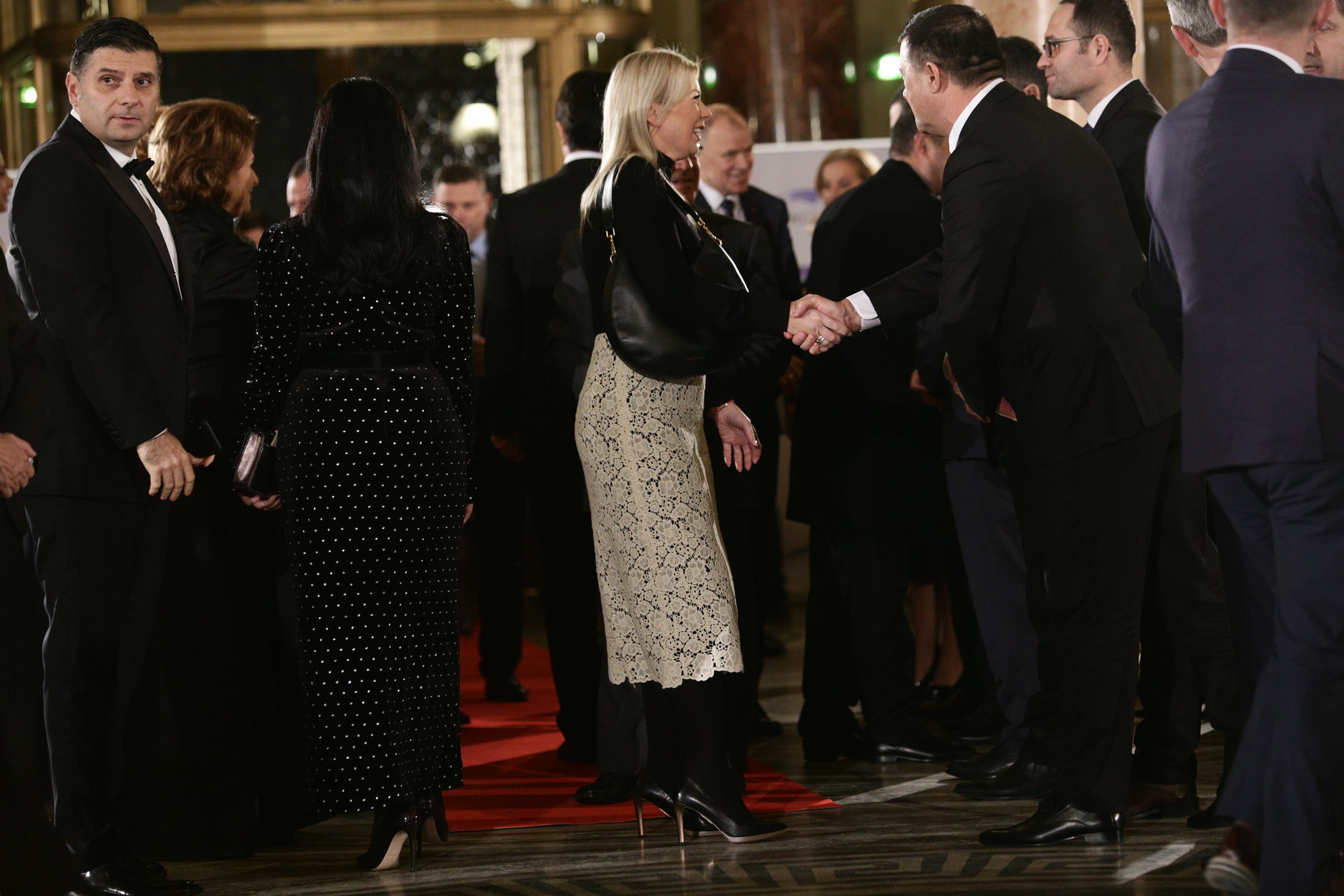 GALERIE FOTO | Cum s-au îmbrăcat femeile din politică la ceremonia preluării Președinției Consiliului UE. Doamnele au mizat pe negru!