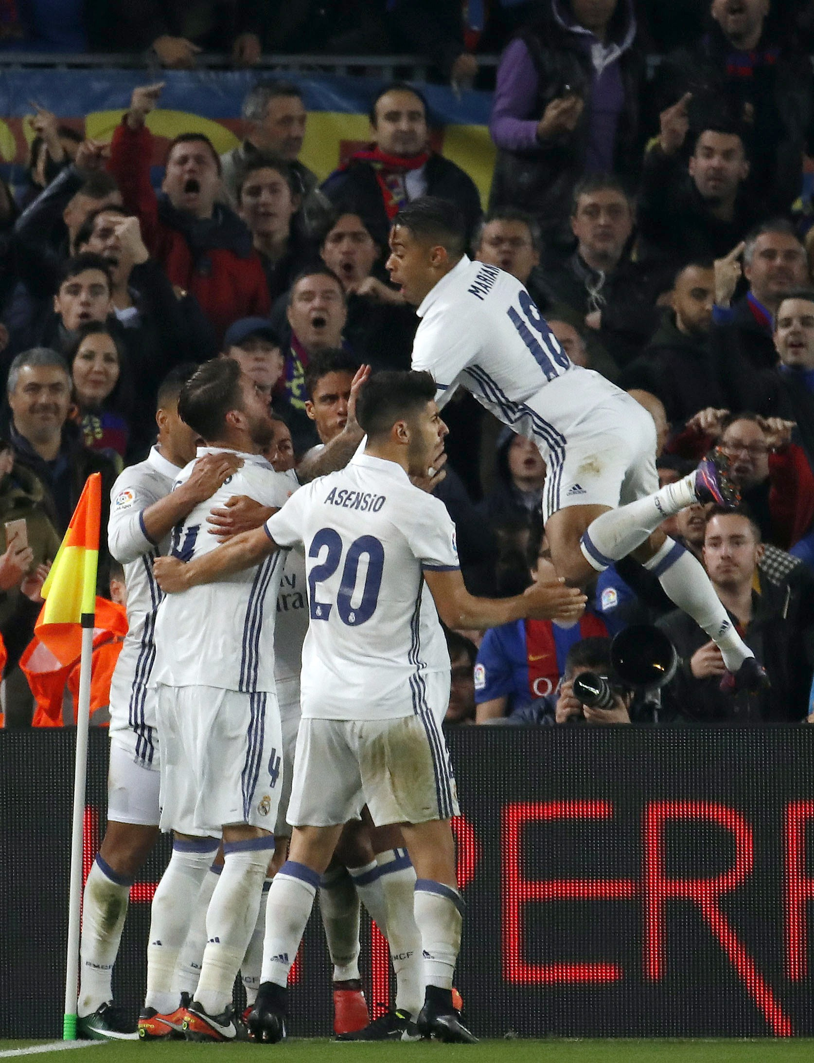 Barcelona - Real 1-1. Egal pentru Real! ”Albii” mențin avansul de 6 puncte în fața catalanilor. Ramos a egalat în ultimul minut! / LIVE BLOG & VIDEO