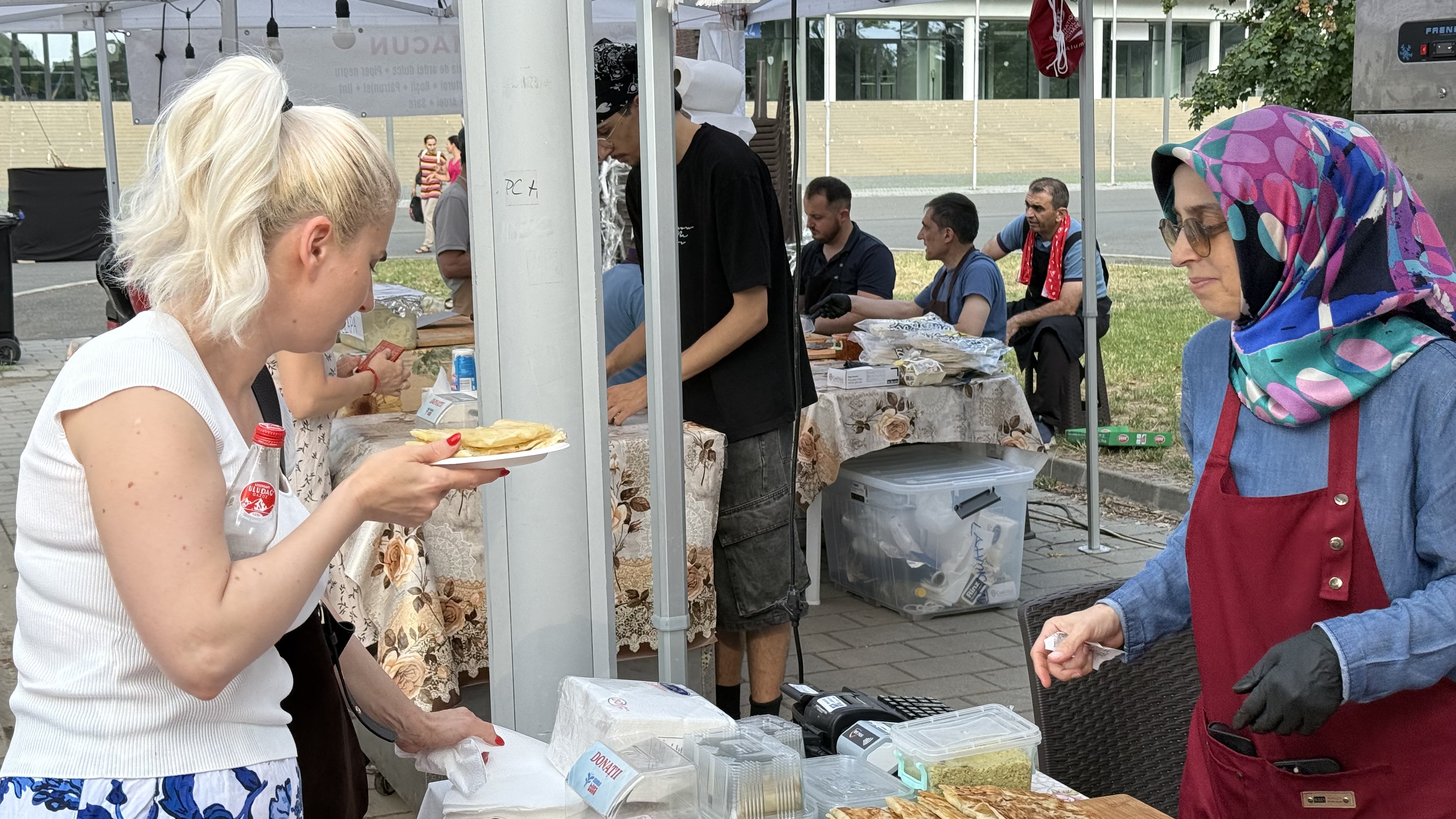 Cât costă șuberekul și kebabul la Festivalul Turcesc de la Arena Națională. Baclavaua e la mare căutare