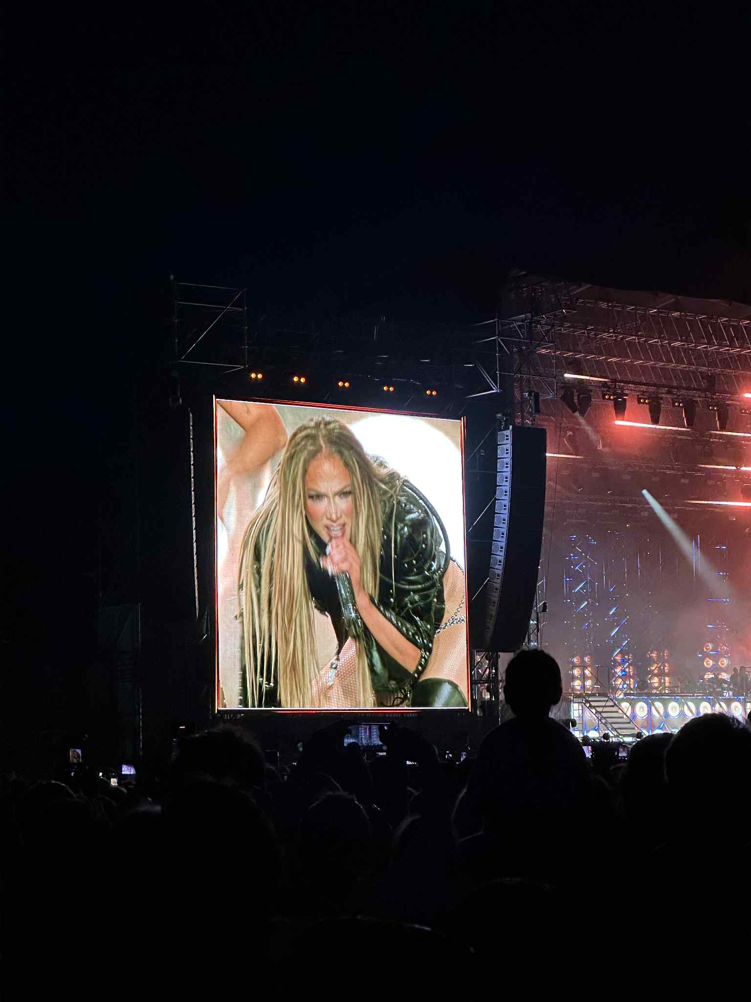 Imagini de la concertul lui Jennifer Lopez din București. Mesajul artistei pentru fanii români: „Faceți ce iubiți”