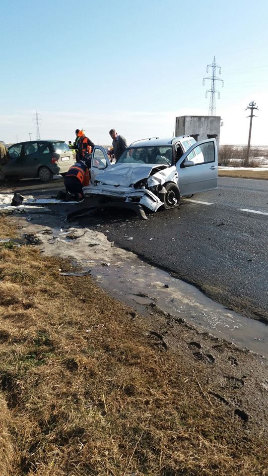 UPDATE: Accident în județul Constanța. Două mașini s-au ciocnit violent | FOTO și VIDEO