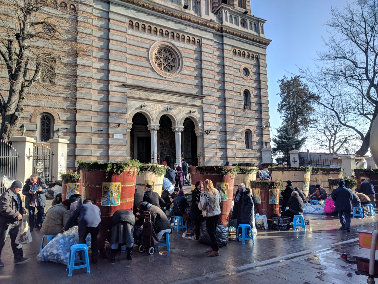 VIDEO| Mii de credincioşi sunt aşteptaţi pe faleza Dunării la Galaţi şi Brăila la Slujba de Bobotează. La Constanța, pregătirile sunt pe ultima sută de metri