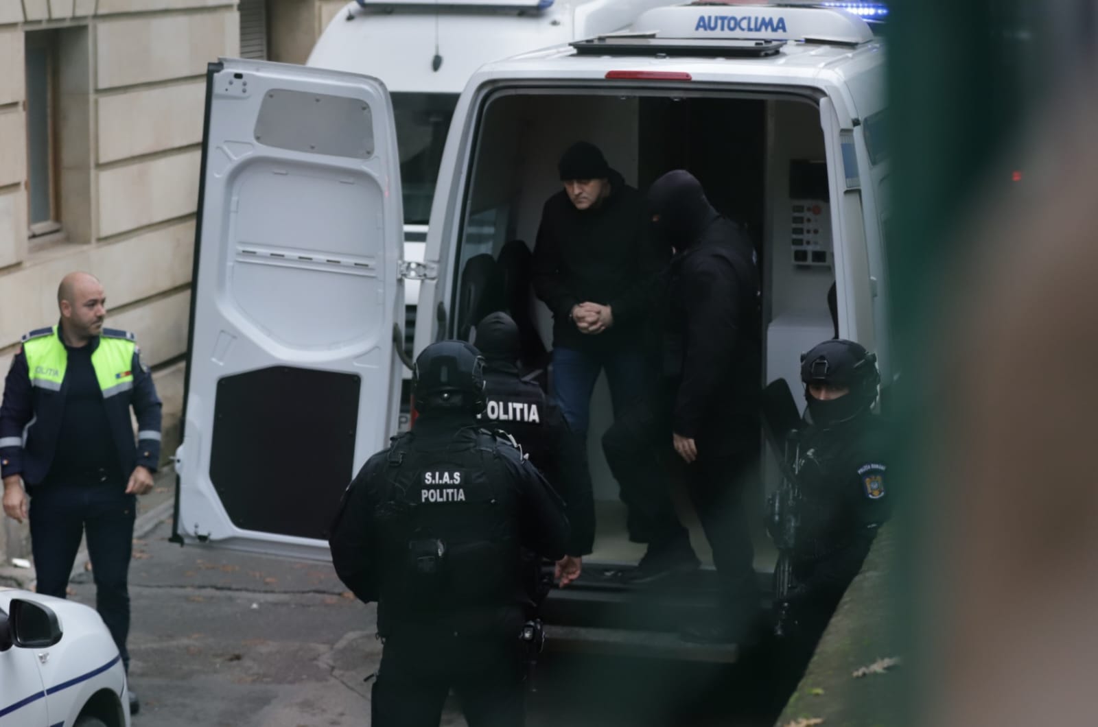 Horațiu Potra, păzit de un comando de mascați. Șeful mercenarilor a fost adus la Curtea de Apel București, alături de fiul și nepotul său