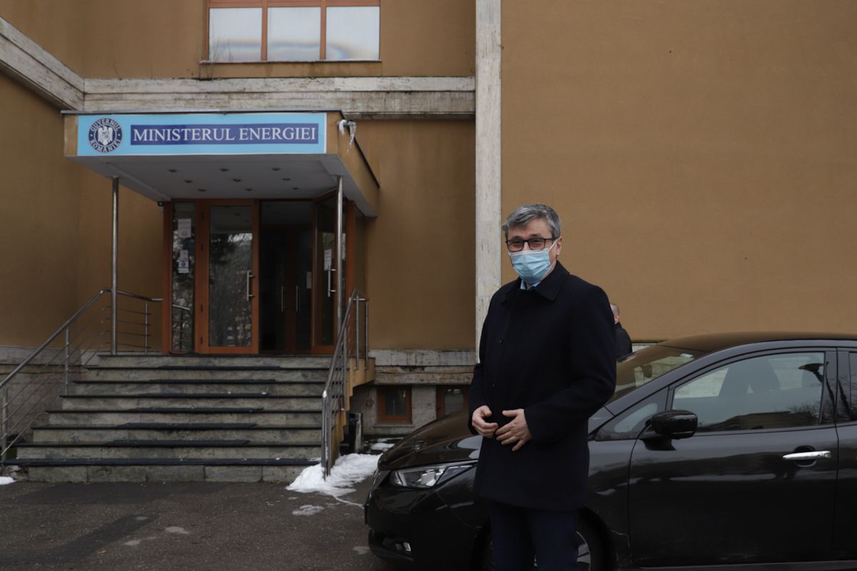 Florin Cîţu şi mai mulţi miniştri au marcat „Vinerea Verde”. „Merg frecvent pe jos sau cu metroul”