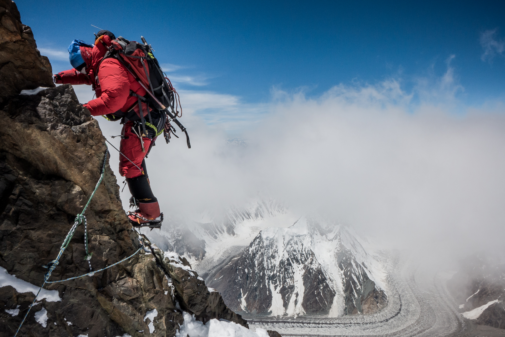 Alex Găvan atacă în condiții extreme un vârf din Himalaya / FOTO & VIDEO