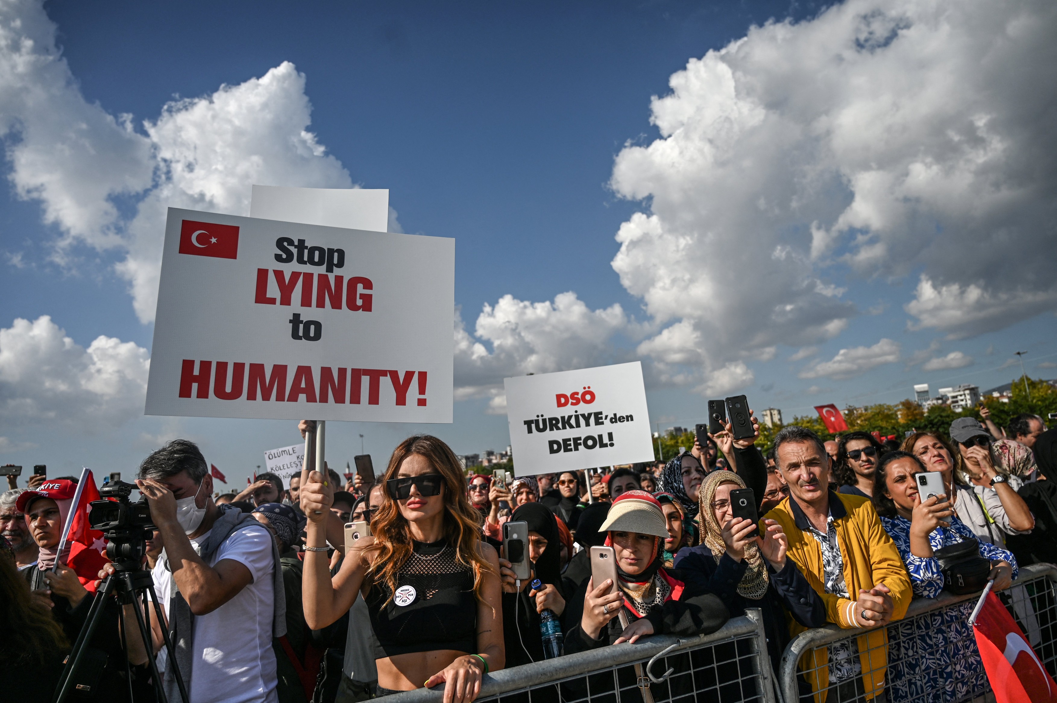 Noi proteste cu zeci de mii de participanți în Franţa, Austria şi Turcia împotriva pașaportului sanitar