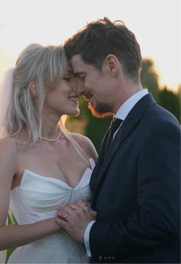 Andrei Leonte, primul câștigător „X Factor”, s-a căsătorit cu Laura. Primele imagini de la nunta lor. Rochia de mireasă a fost spectaculoasă