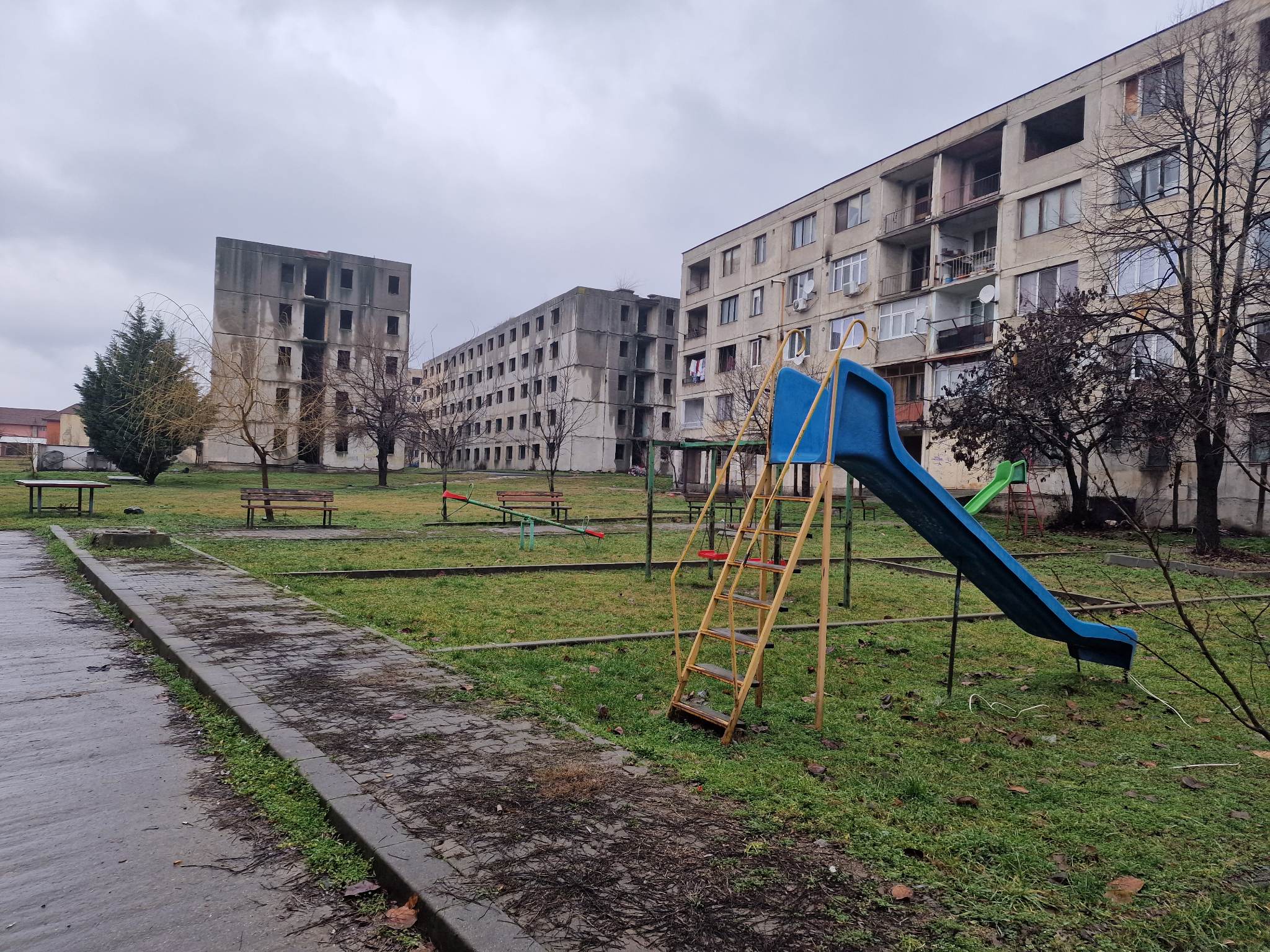REPORTAJ în mina unde 3 angajați au murit răsturnați cu mașina. „Piatră pentru drum? Dispare în campania electorală”