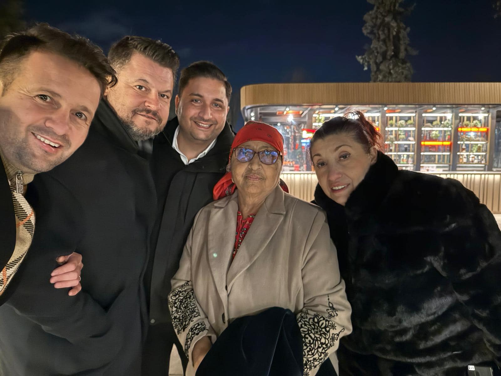 Câți bani a dat Mihai Bobonete la lăutari de ziua magicianului Robert Tudor. Distracție pe muzica Tarafului de la Vărbilău