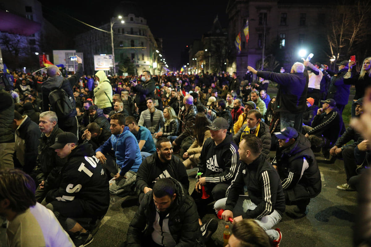 Protestul anti-restricții din Capitală, încheiat cu violențe și arestări. Manifestații și în alte orașe din țară