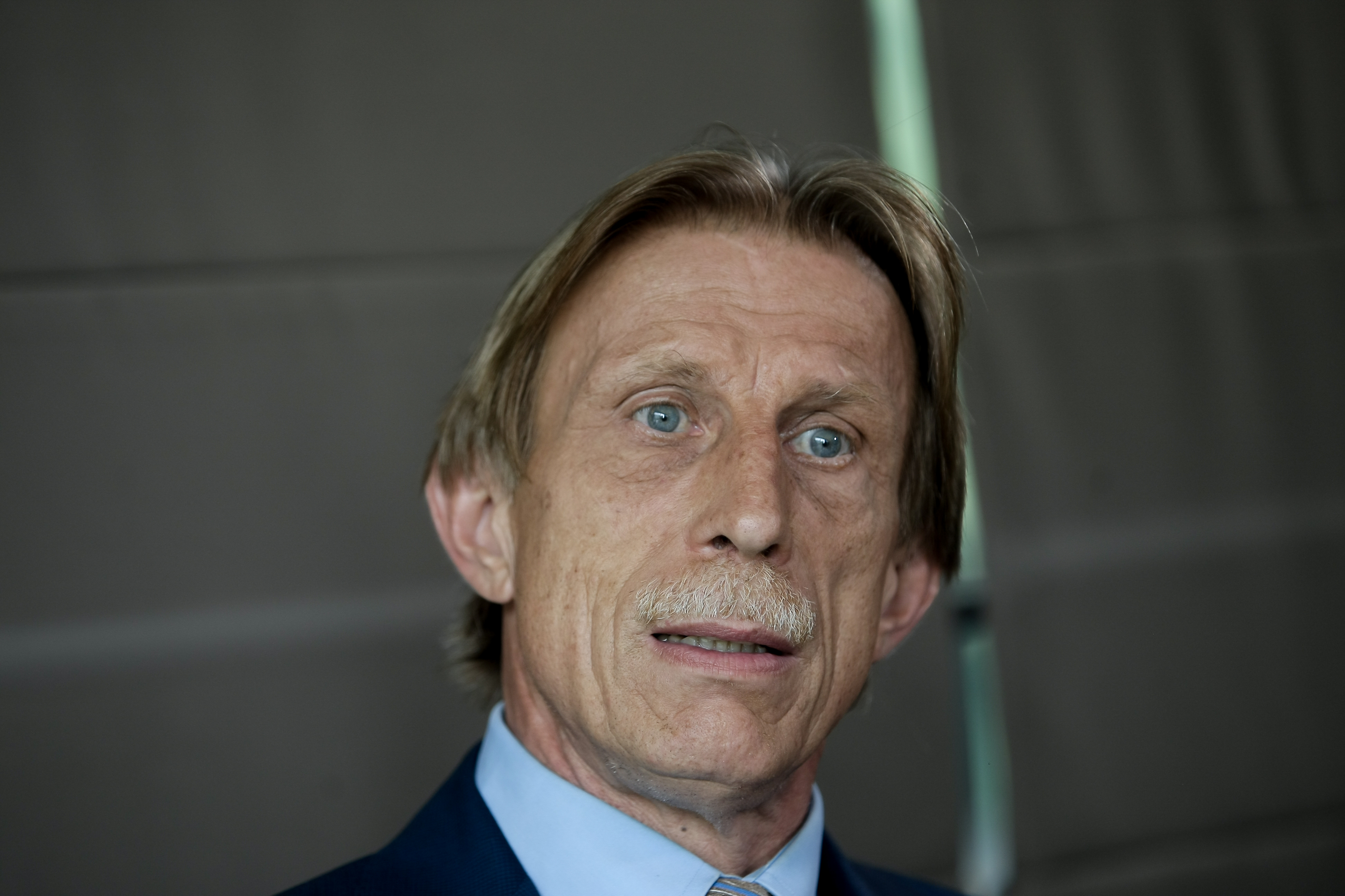 Neamțul Christoph Daum, selecționerul României, într-o confesiune sinceră: ”Viața e un dar pentru mine. Am avut o boală grea, dar am primit a doua șansă. Sunt norocos”. Cum pregătește debutul în preliminariile CM 2018 | EXCLUSIV&FOTO%VIDEO