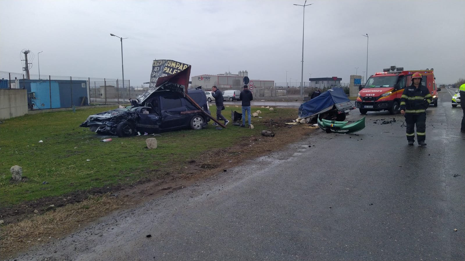 Trei persoane, rănite, după ce două mașini s-au ciocnit pe DN1A, în apropiere de Ploieşti