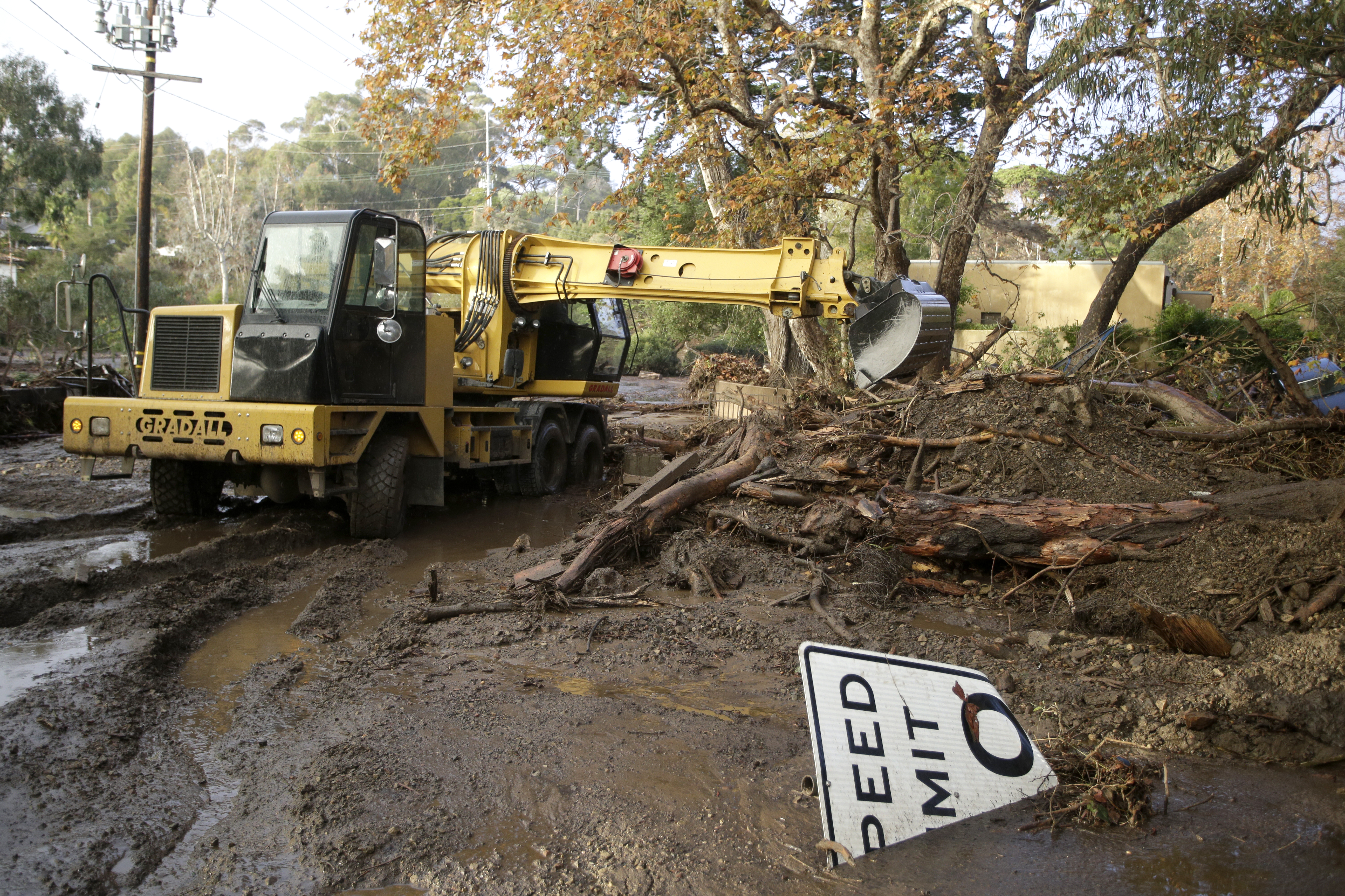Alunecări de teren devastatoare în California: 13 oameni au murit și peste 20 sunt dați dispăruți