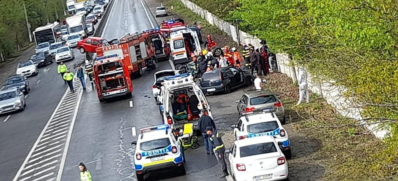 Accident în lanț cu șase mașini, lângă București. Cinci persoane, duse la spital