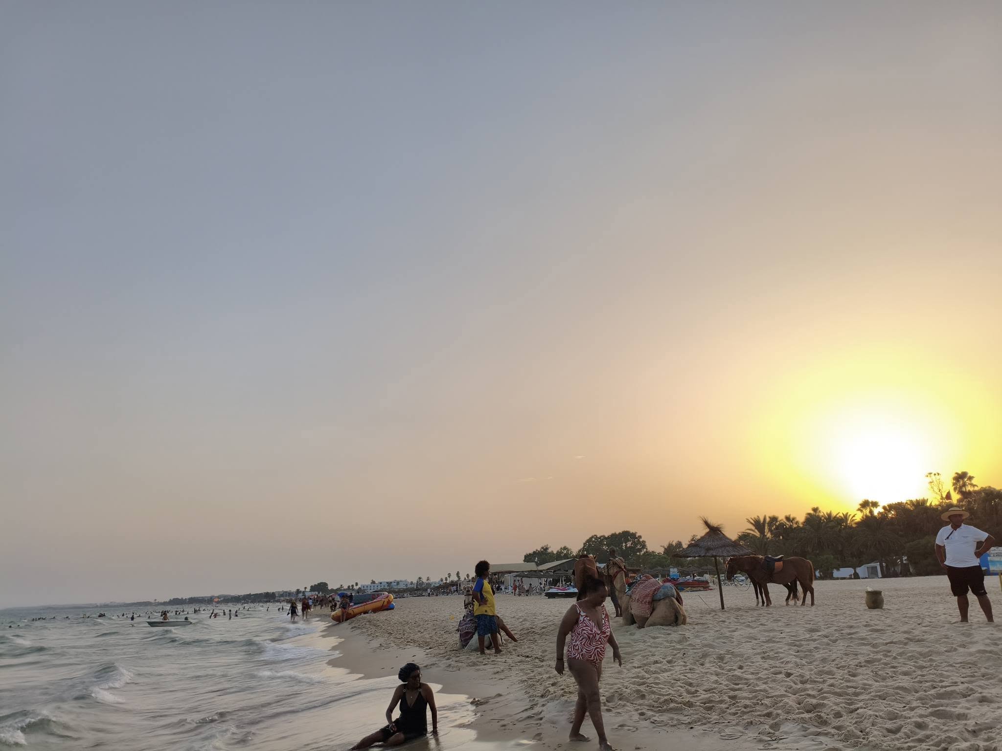Cum a devenit un oraș-stațiune din Tunisia una dintre destinațiile preferate ale românilor. 40.000 de conaționali și-au petrecut concediile în țara din nordul Africii