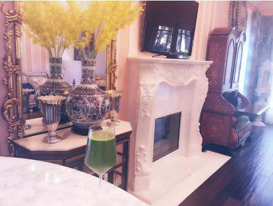 Imagini din vila în care Monica Gabor locuiește în America cu Mr. Pink. Au SPA acasă și vinotecă la subsol