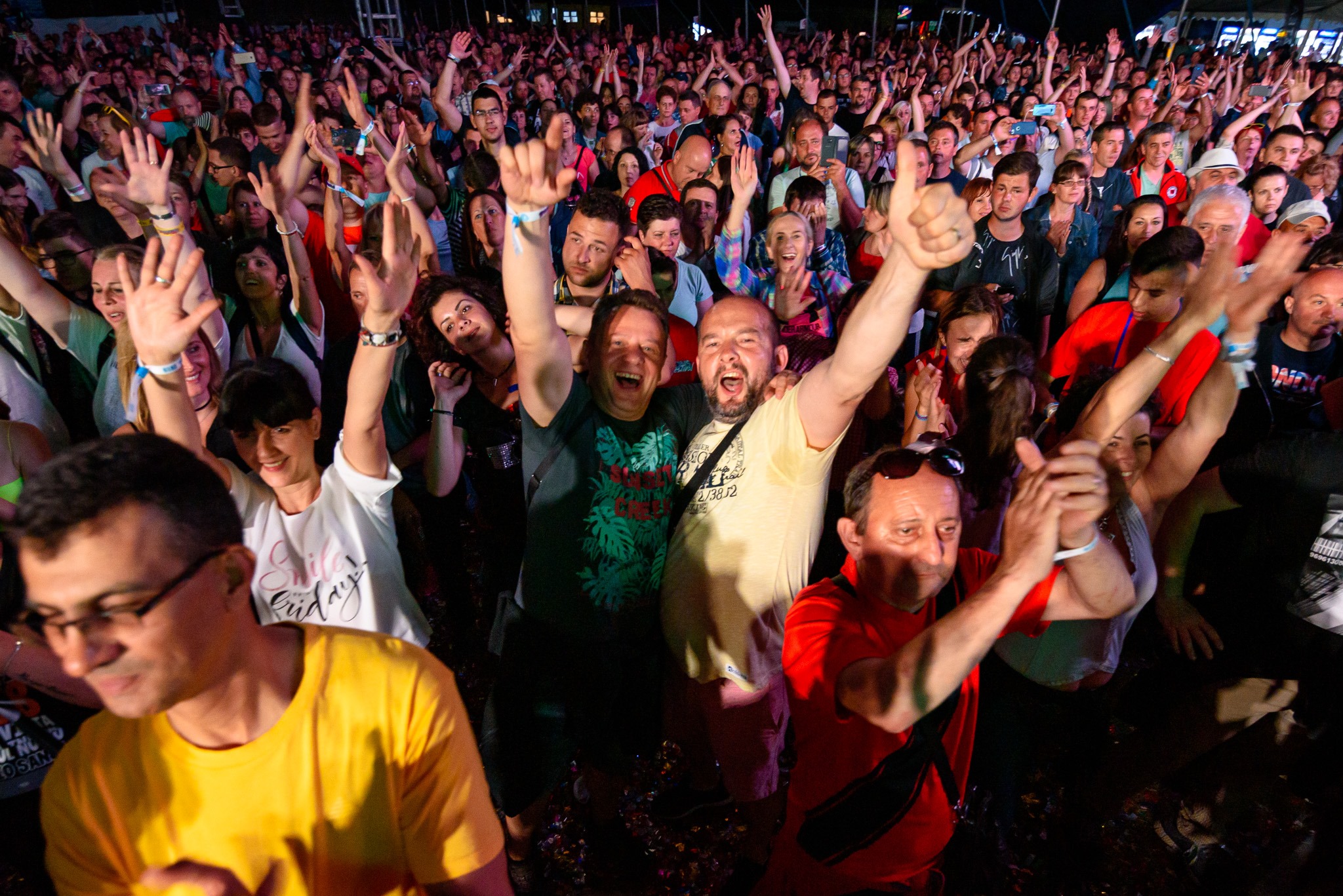 FOTO&VIDEO | La festivalul de la Olteni, Dr. Alban și Snap i-au făcut pe fani să-și rupă hainele de pe ei, Leo Iorga și Compact B i-au emoționat până la lacrimi!