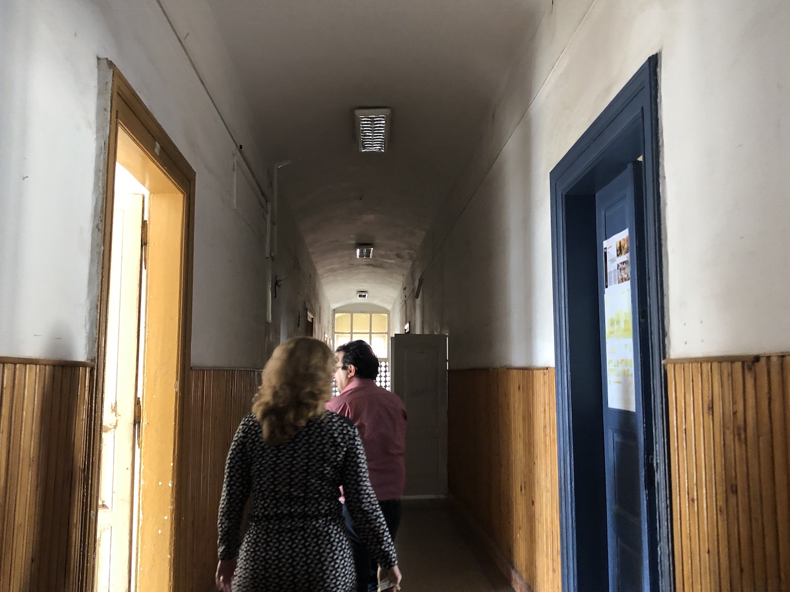 Peste 500 de elevi învață într-o școală fără acoperiș, în Timișoara. Clădirea distrusă de o furtună, în septembrie 2017, nu a fost reparată nici până acum!