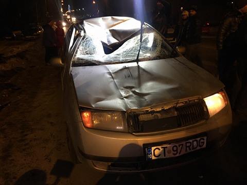 Un bărbat din Medgidia a murit după ce a traversat printr-un loc nepermis și a fost spulberat de o mașină / FOTO