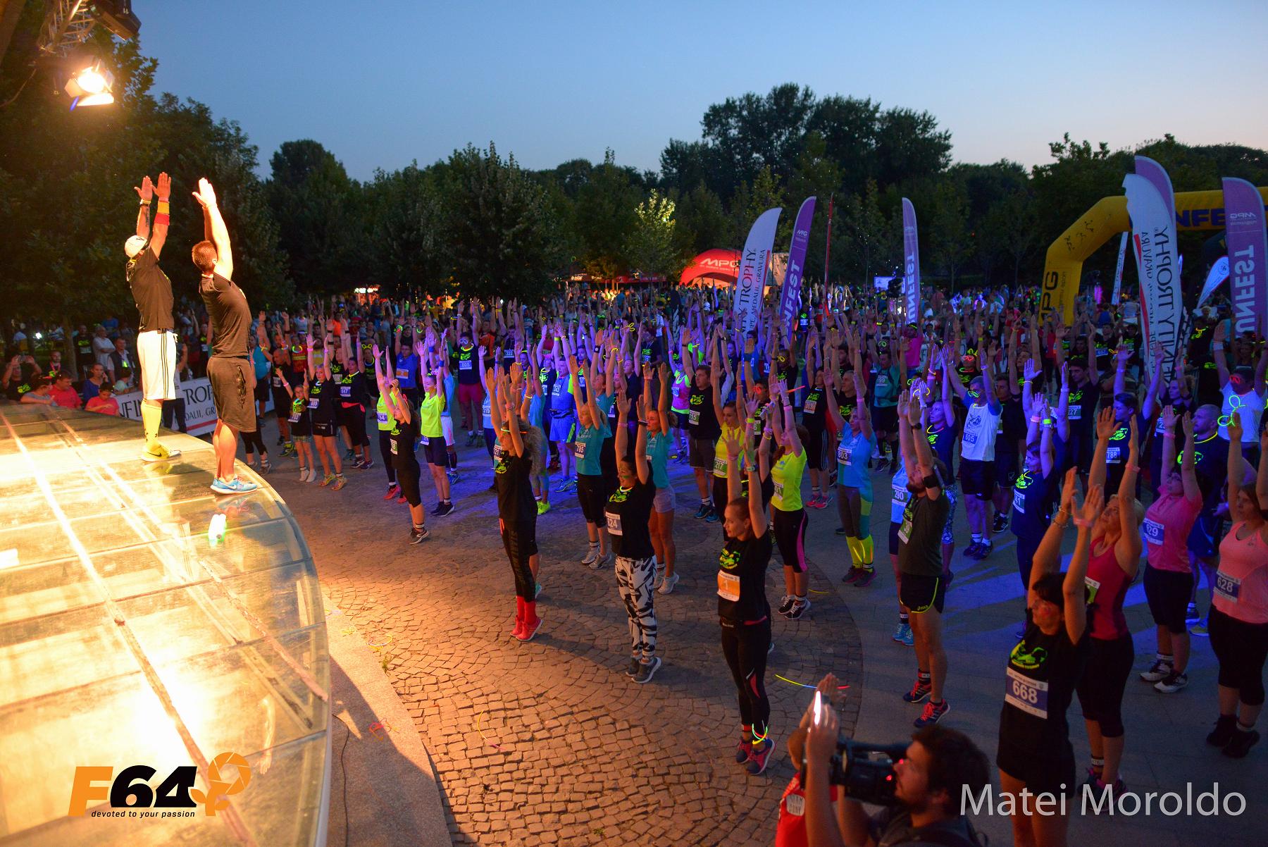 Curse nocturne și atmosferă electrizantă la Bucharest After9Cross, seria RUNFEST. Sute de participanți s-au bucurat de alergare, muzică și distracție / FOTO