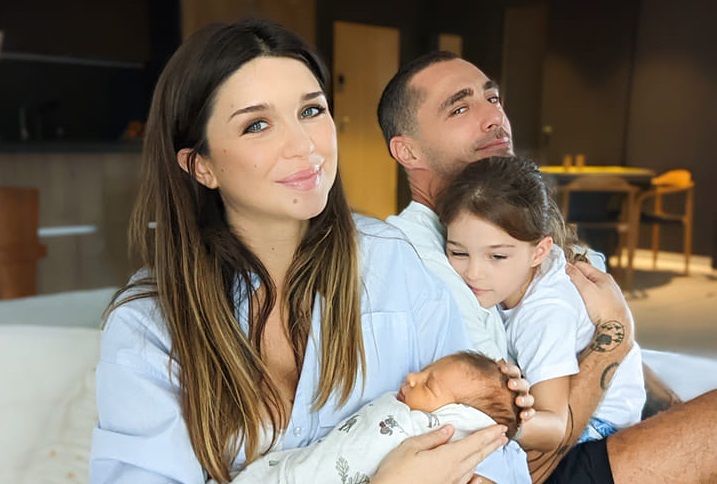 Imagini cu apartamentul în care Vladimir Drăghia locuiește cu familia. Are vedere la lac, iar în sufragerie ține o motocicletă