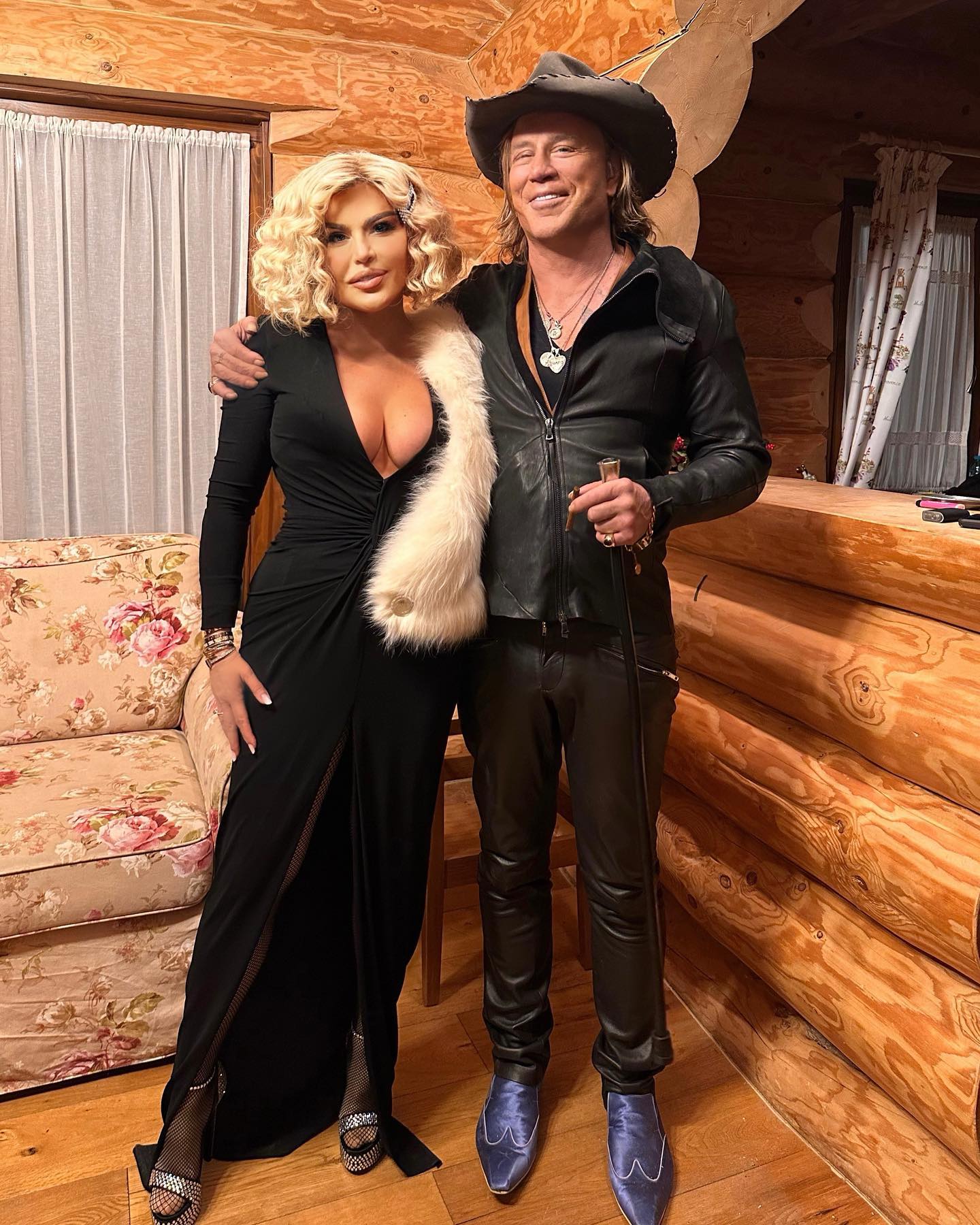 Apariția Loredanei Groza alături de Mickey Rourke pe platourile de filmare de la „21 de rubini”: „Nu am încetat să visez că într-o zi îl voi întâlni”