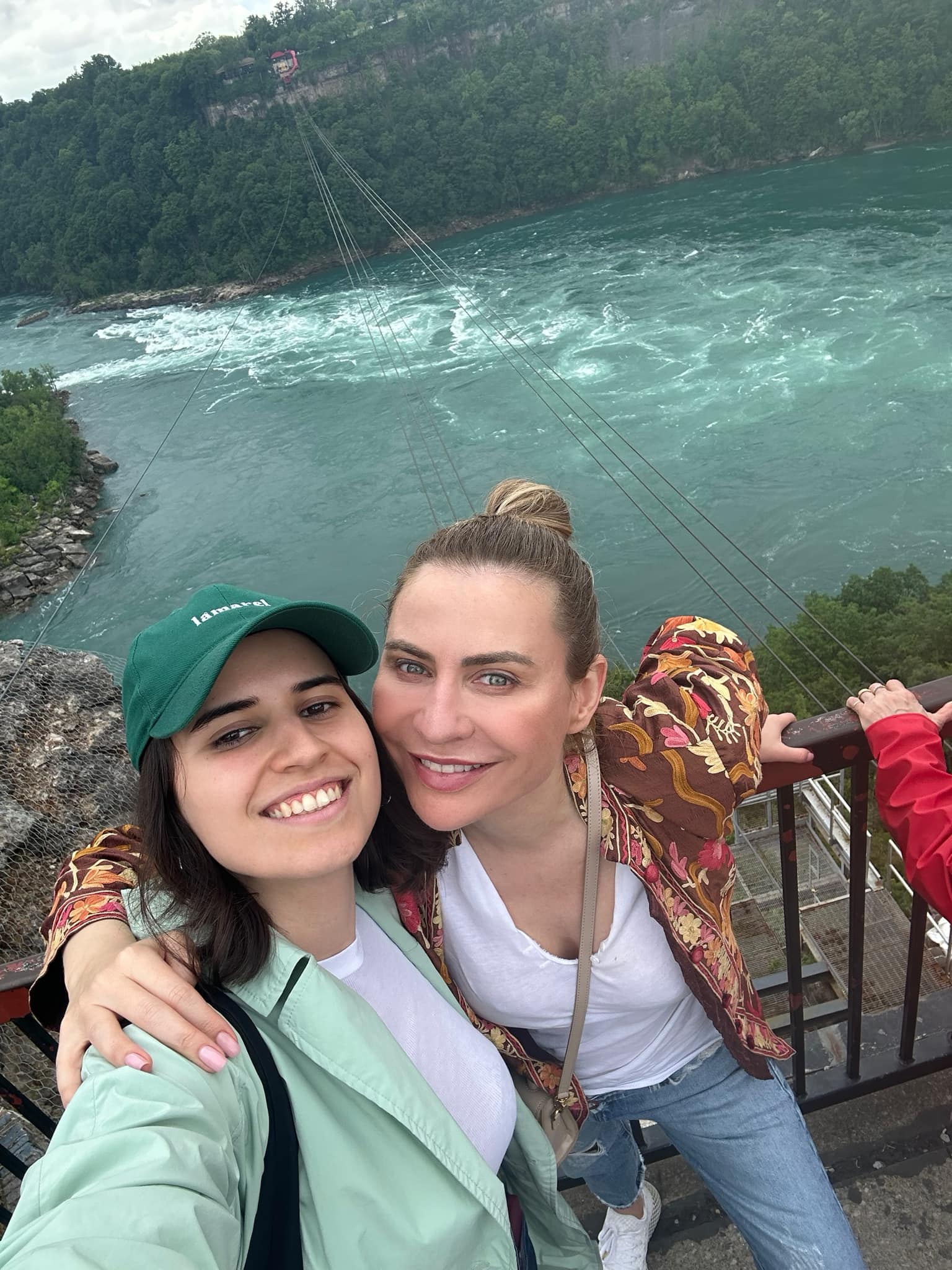 Dezvăluirea făcută de Adina Buzatu la 24 de ani de la divorțul de tatăl fiicei sale. Cum trebuie să fie noul iubit. „Nu trebuie să fim diferiți”