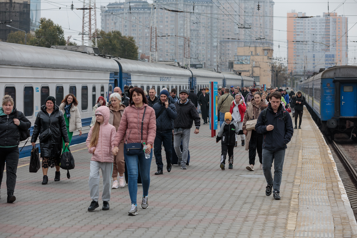 Însemnări din Odesa. Înainte de război, ghizii transportau turiștii cu mașini electrice. Astăzi, monumentele UNESCO sunt protejate în cutii antibombă