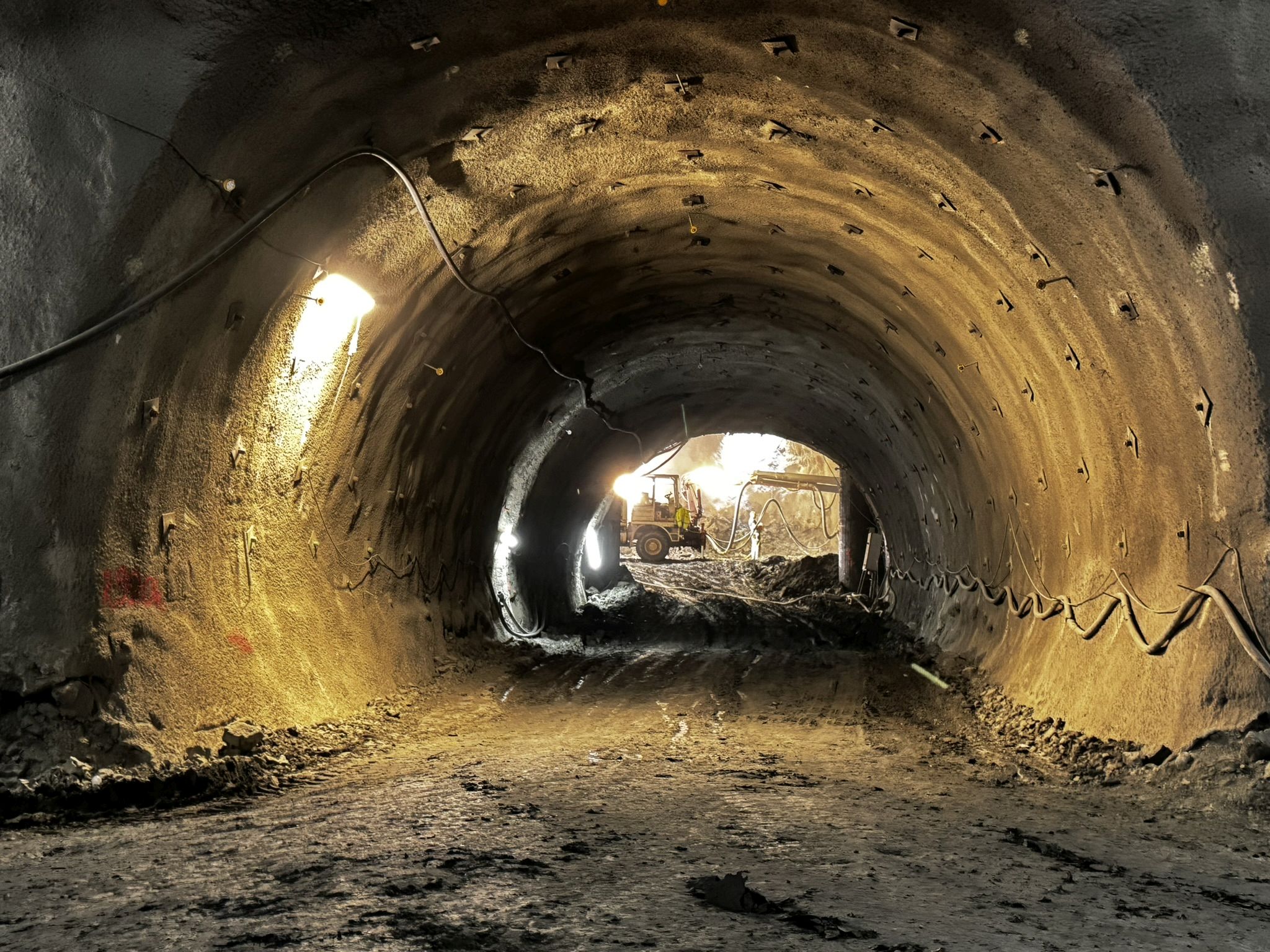 Șantierul autostrăzii A1 Lugoj - Deva: Câți metri mai sunt de excavat din „tunelurile pentru urși”