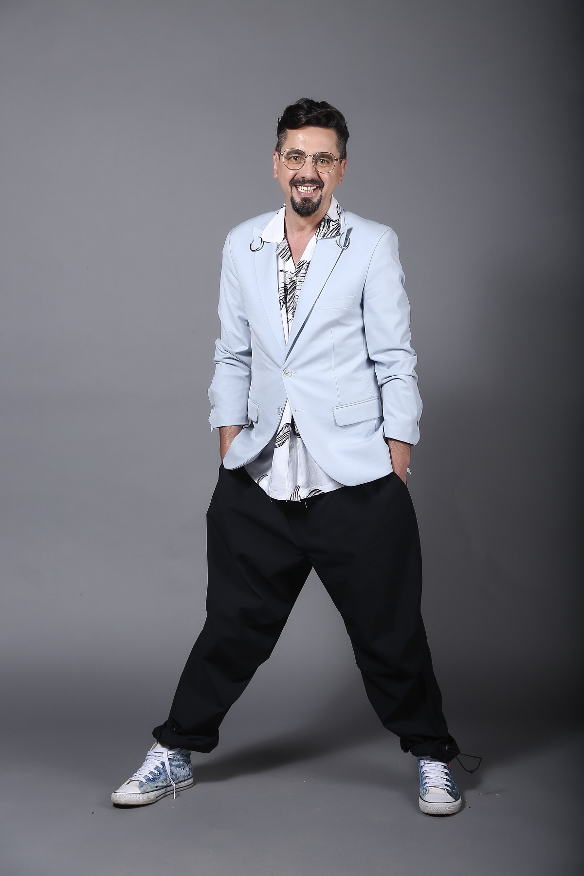 Cosmin Natanticu a lucrat într-o benzinărie. Cum se descurca financiar când s-a apucat de stand-up: „Apărusem la Bravo, bravissimo, la TVR”