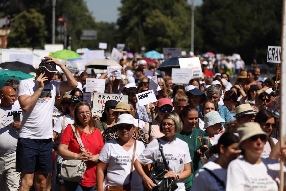 Protest al contabililor și economiștilor în București. Ministrul Boloș, după discuții: „Cea mai importantă concluzie este că vom mai dialoga”