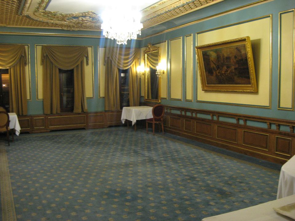 Povestea cafenelei Capșa, templul „cancanului și al farnientei” unde femeile nu îndrăzneau să intre. Curcanul „țintirom”, anulat de ciocolatele Frantz-Iosef Suveranul