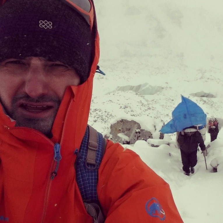 4 alpiniști români, teferi după cutremurul din Nepal! Unde e al 5-lea?