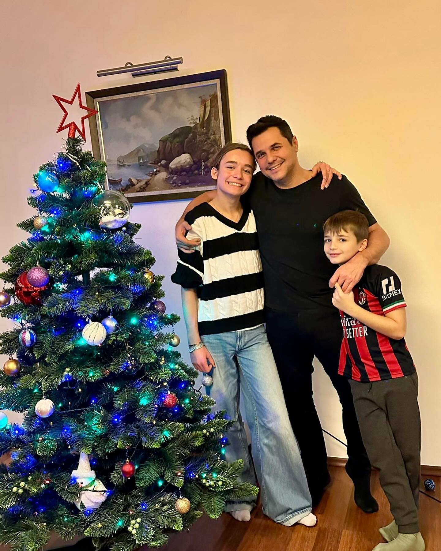 Cove, imagini rare cu copiii săi: „Ne bucurăm în fiecare an să petrecem timp împreună”. Prezentatorul are doi băieți din două căsnicii