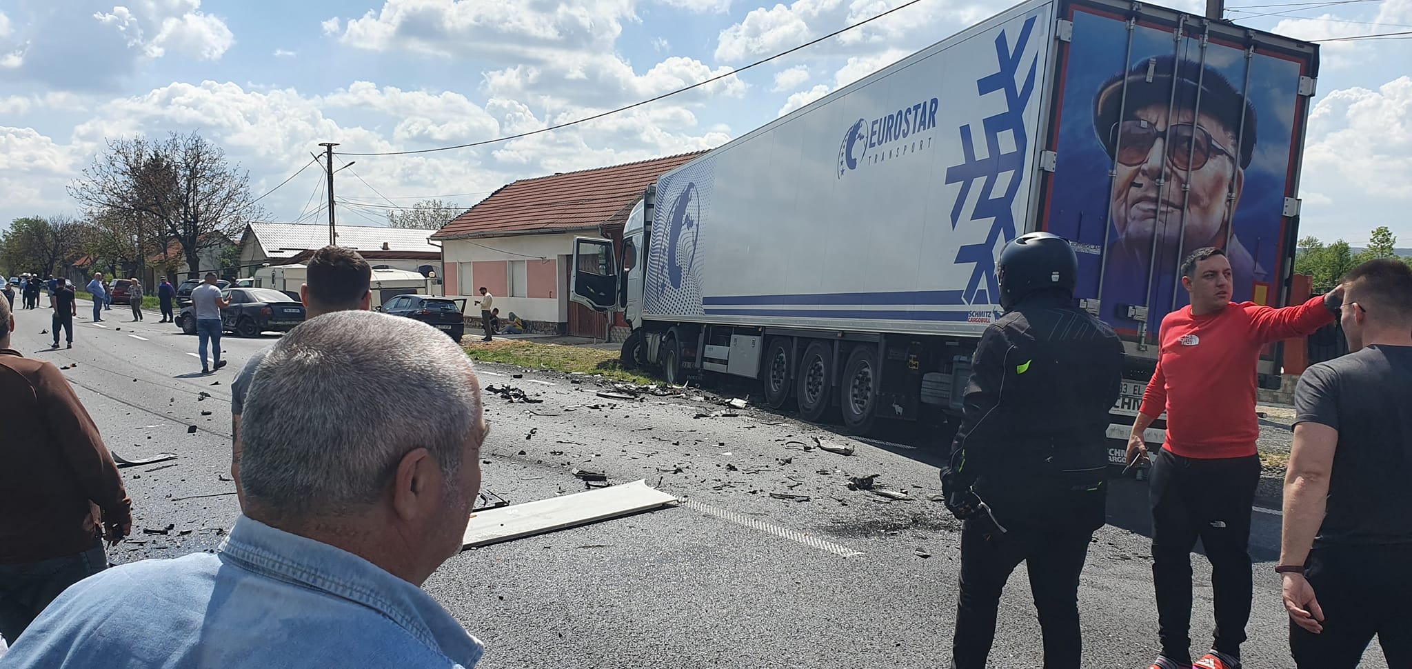 Accident grav pe DN 6, între Caransebeş şi Lugoj. O persoană a murit şi alte patru au fost rănite