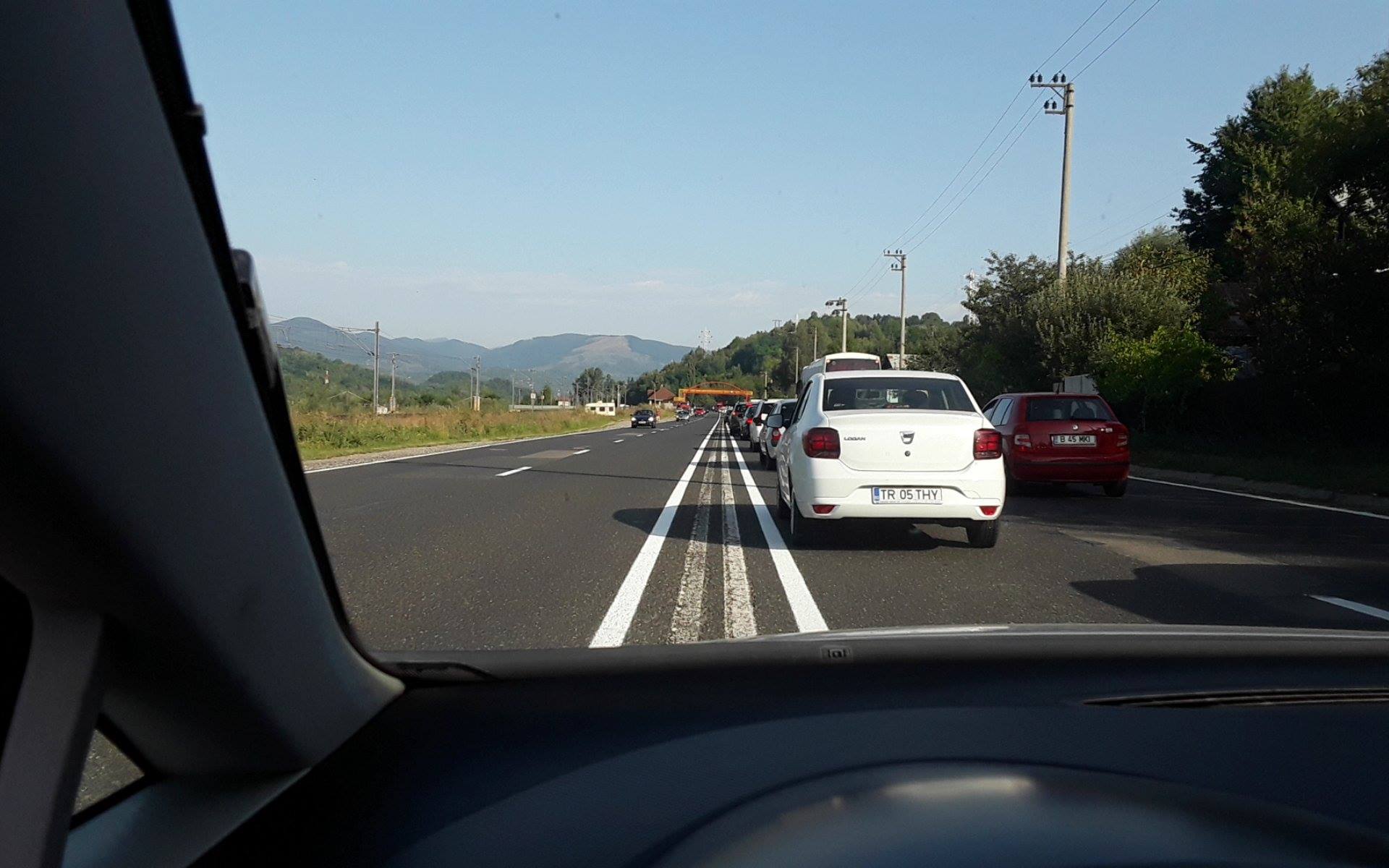 FOTO| Accident în apropiere de Comarnic pe DN1. Cinci persoane au fost rănite